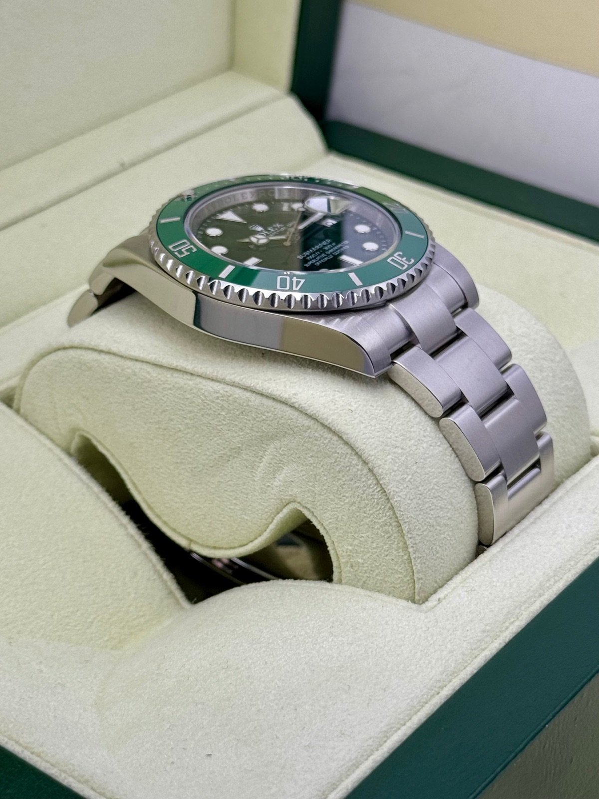 Rolex Submariner “Hulk” 40mm 116610LV Green Dial - Image 6