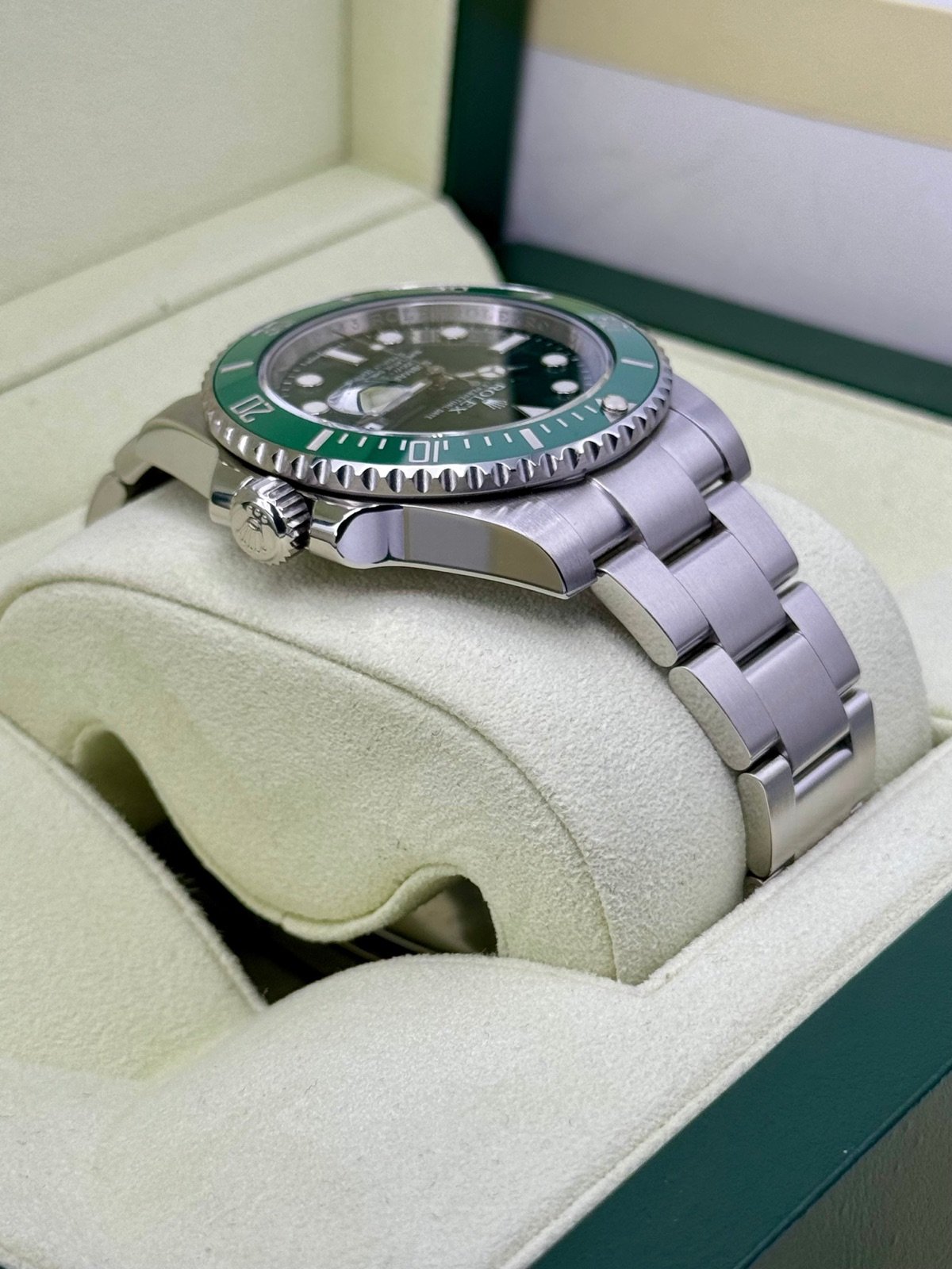 Rolex Submariner “Hulk” 40mm 116610LV Green Dial - Image 8