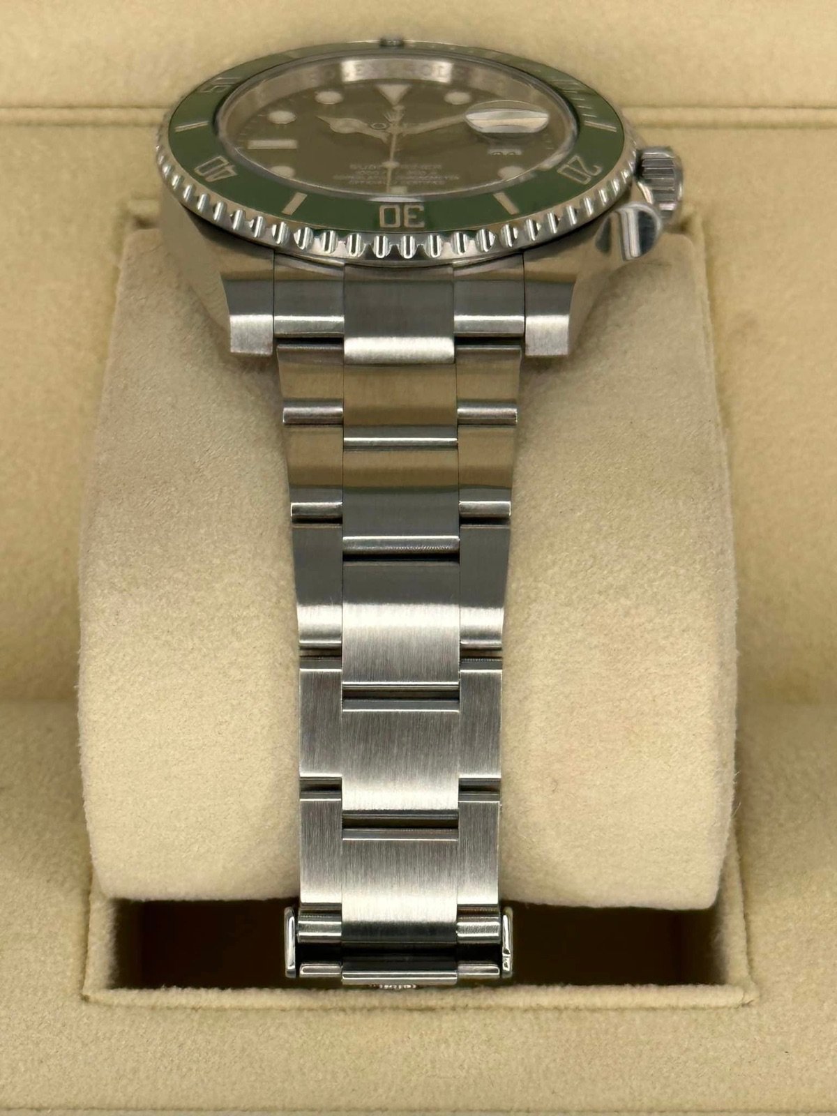 Rolex Submariner “Hulk” 40mm 116610LV Green Dial - Image 3
