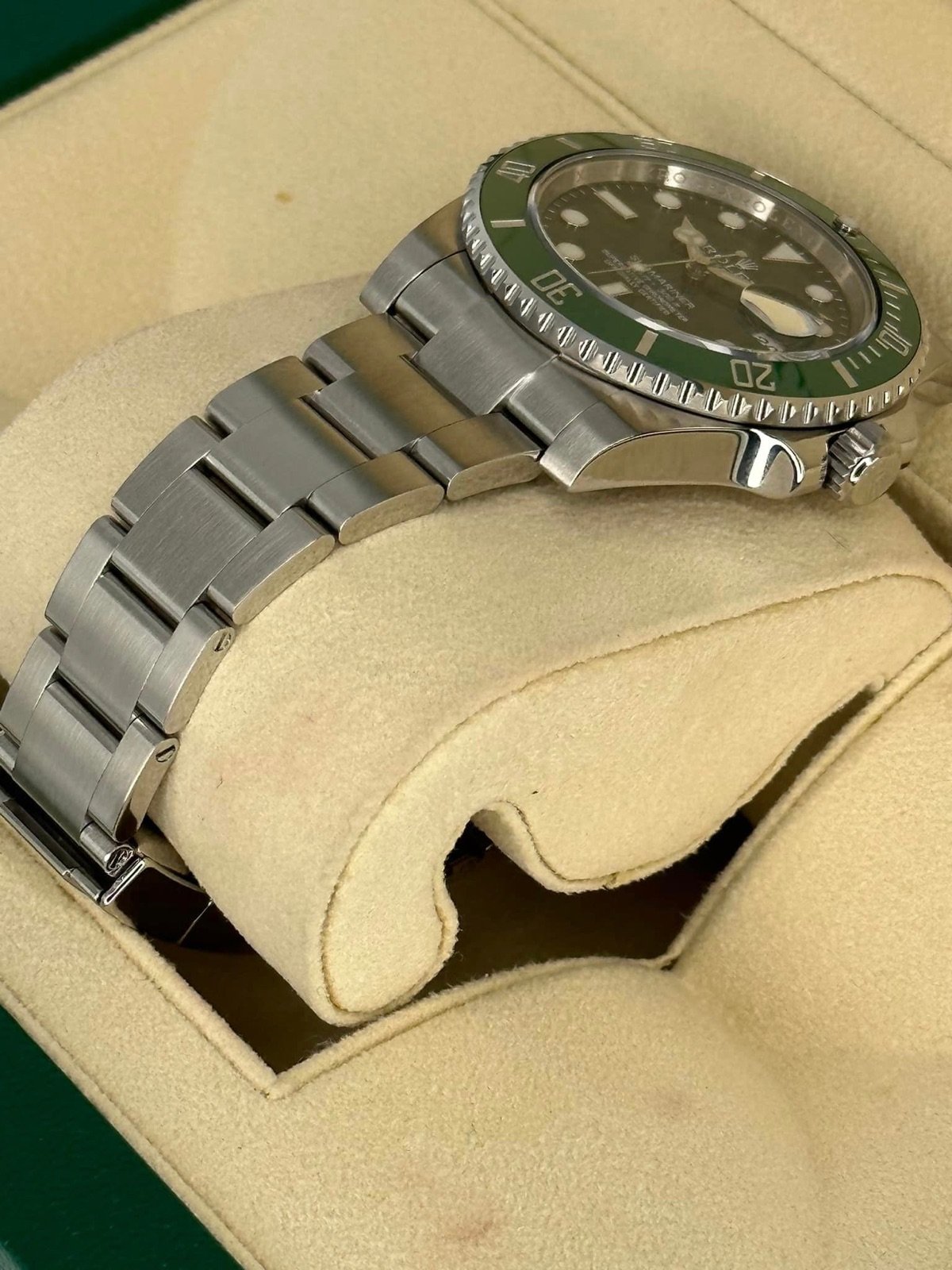 Rolex Submariner “Hulk” 40mm 116610LV Green Dial - Image 5