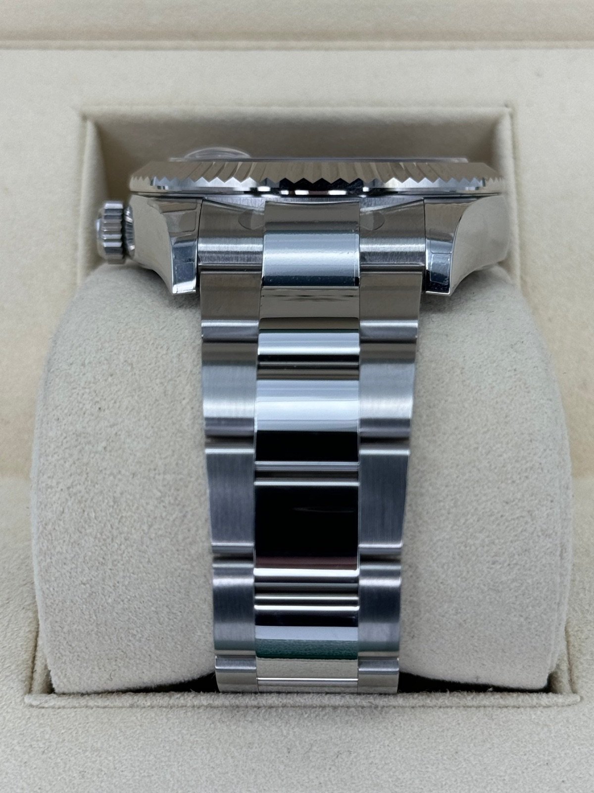 2022 Sky-Dweller 42mm 326934 Stainless Steel Oyster Blue Dial (Unworn) - Image 4