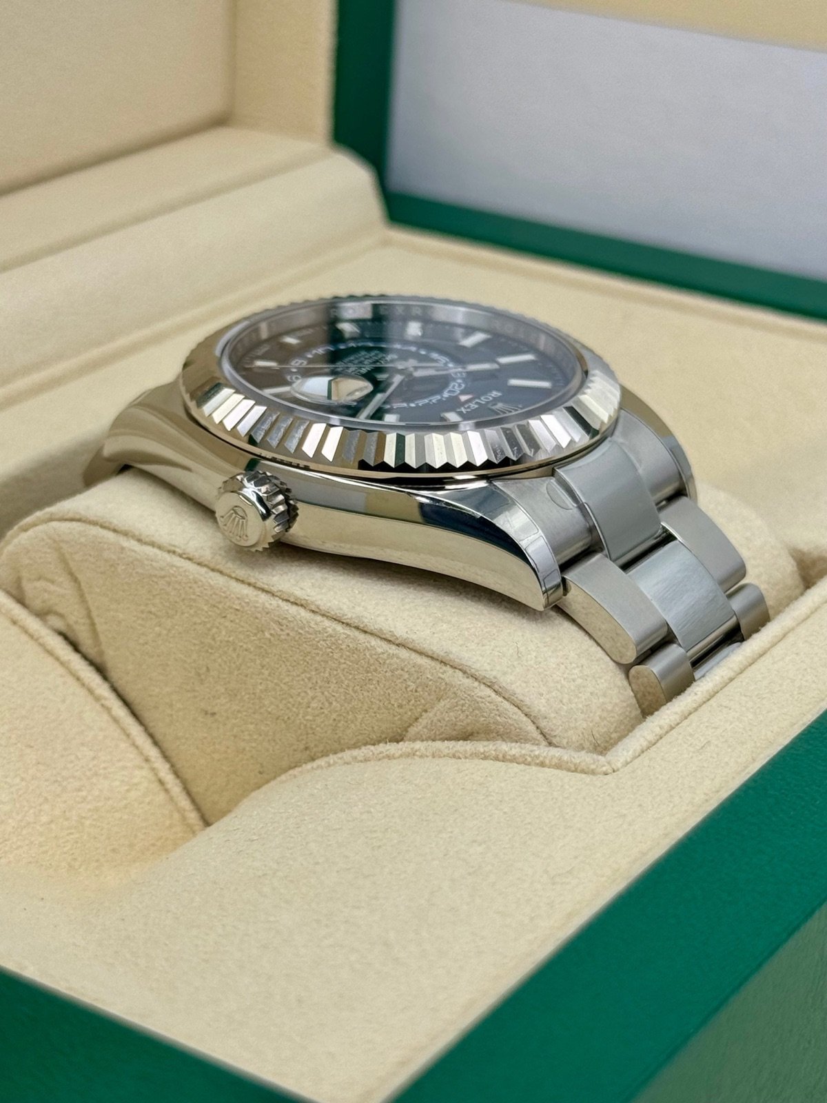 2022 Sky-Dweller 42mm 326934 Stainless Steel Oyster Blue Dial (Unworn) - Image 8