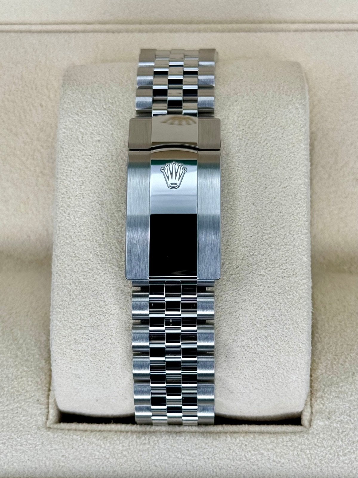 Rolex 2023 Datejust 41mm 126300 Jubilee Rhodium Dial (Unworn) - Image 2
