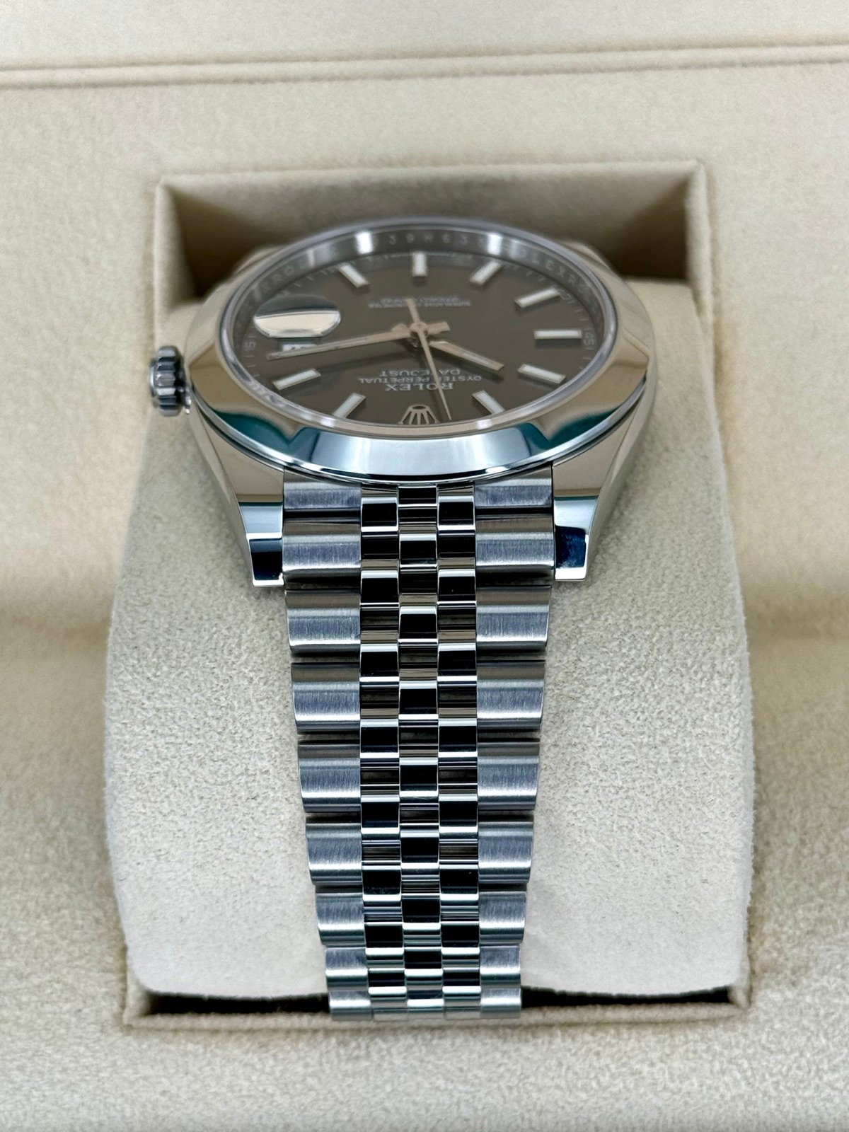 Rolex 2023 Datejust 41mm 126300 Jubilee Rhodium Dial (Unworn) - Image 4