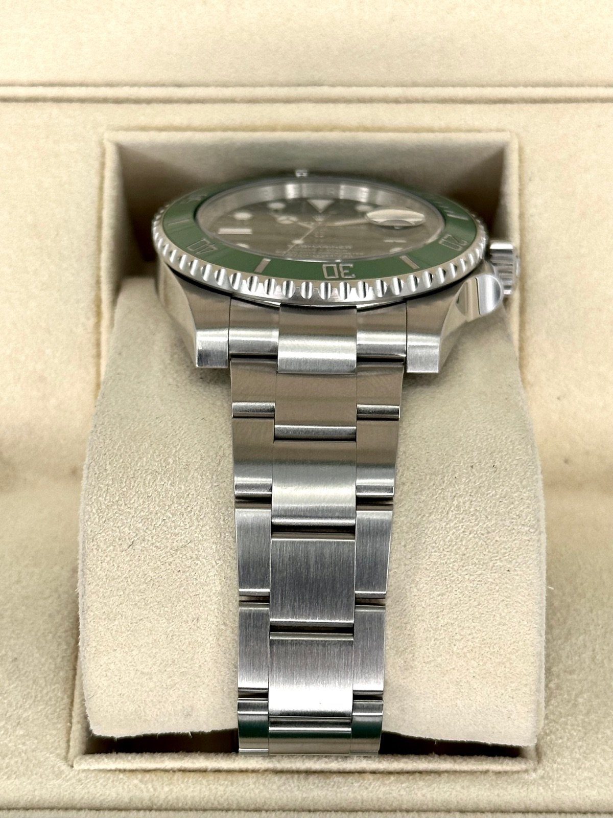 2016 Rolex Submariner “Hulk” 40mm 116610LV Green Dial - Image 3