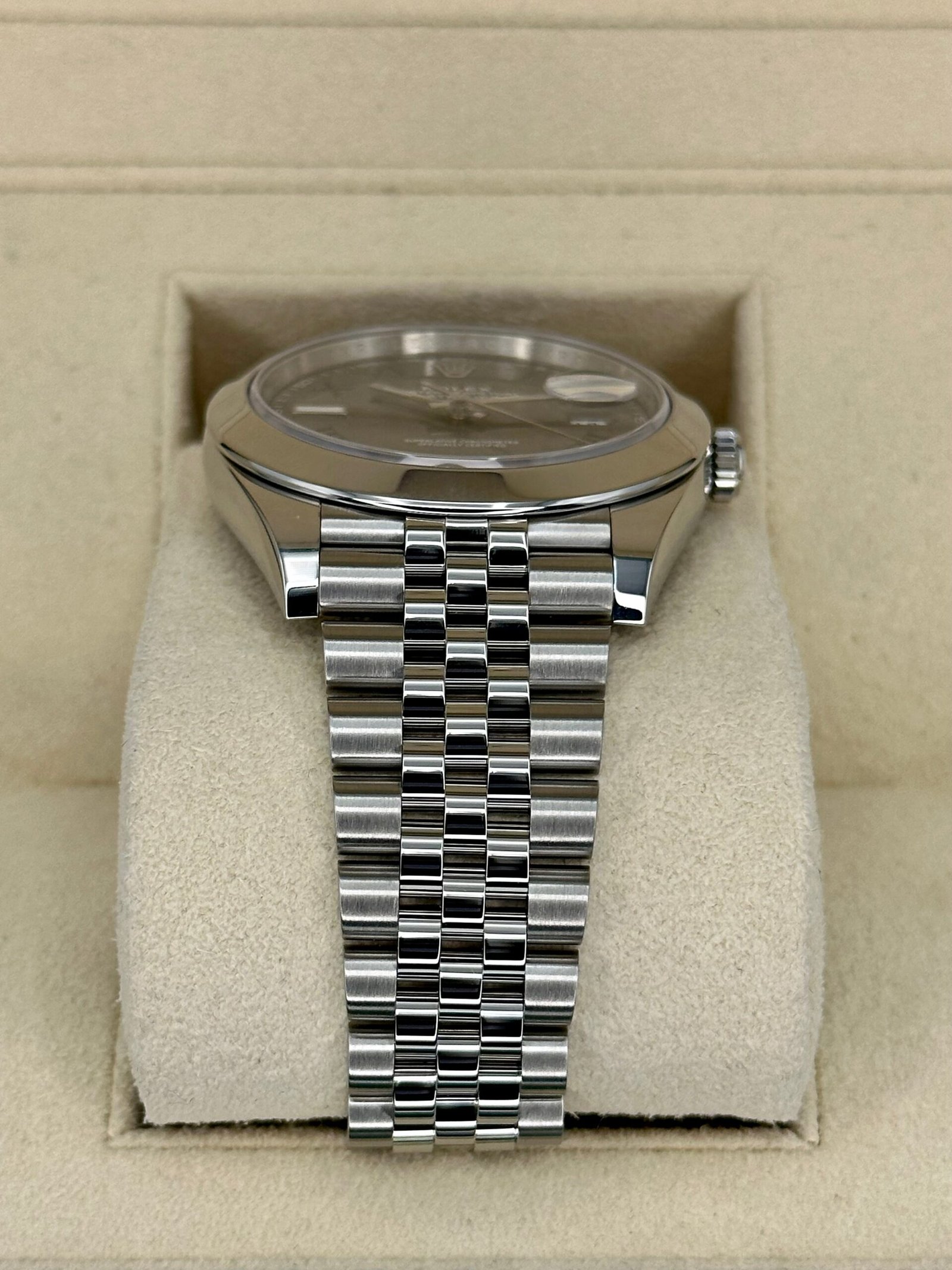2022 Rolex Datejust 41mm 126300 Jubilee Wimbledon Dial - Image 3