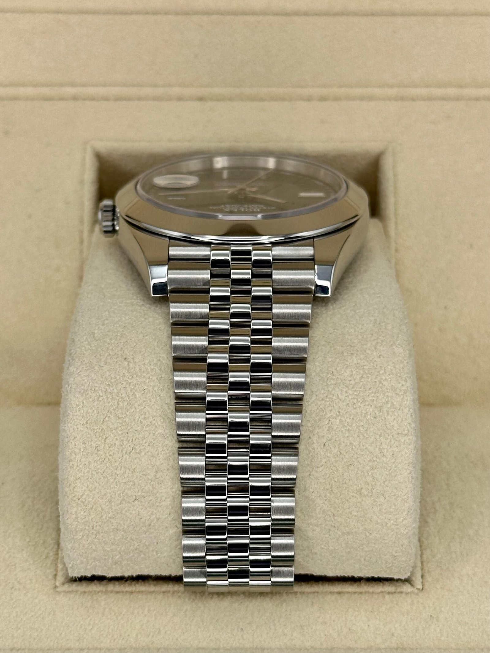2022 Rolex Datejust 41mm 126300 Jubilee Wimbledon Dial - Image 4