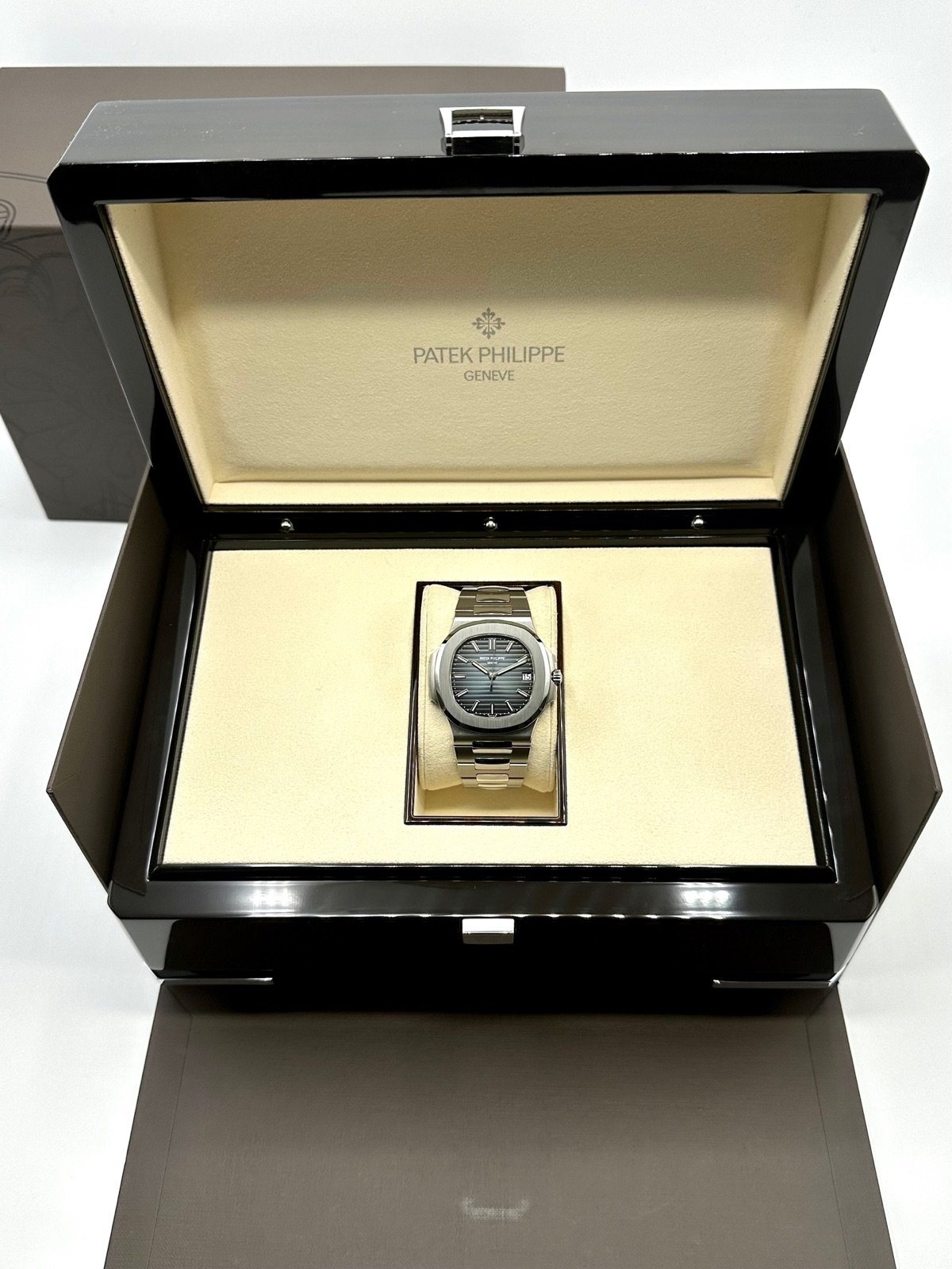 Patek Philippe 40mm 5711/1A-010 Nautilus Stainless Steel Blue Dial - Image 12