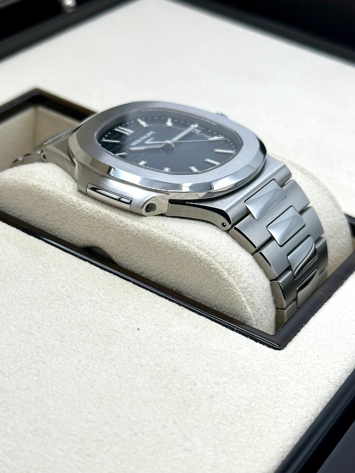 Patek Philippe 40mm 5711/1A-010 Nautilus Stainless Steel Blue Dial - Image 5