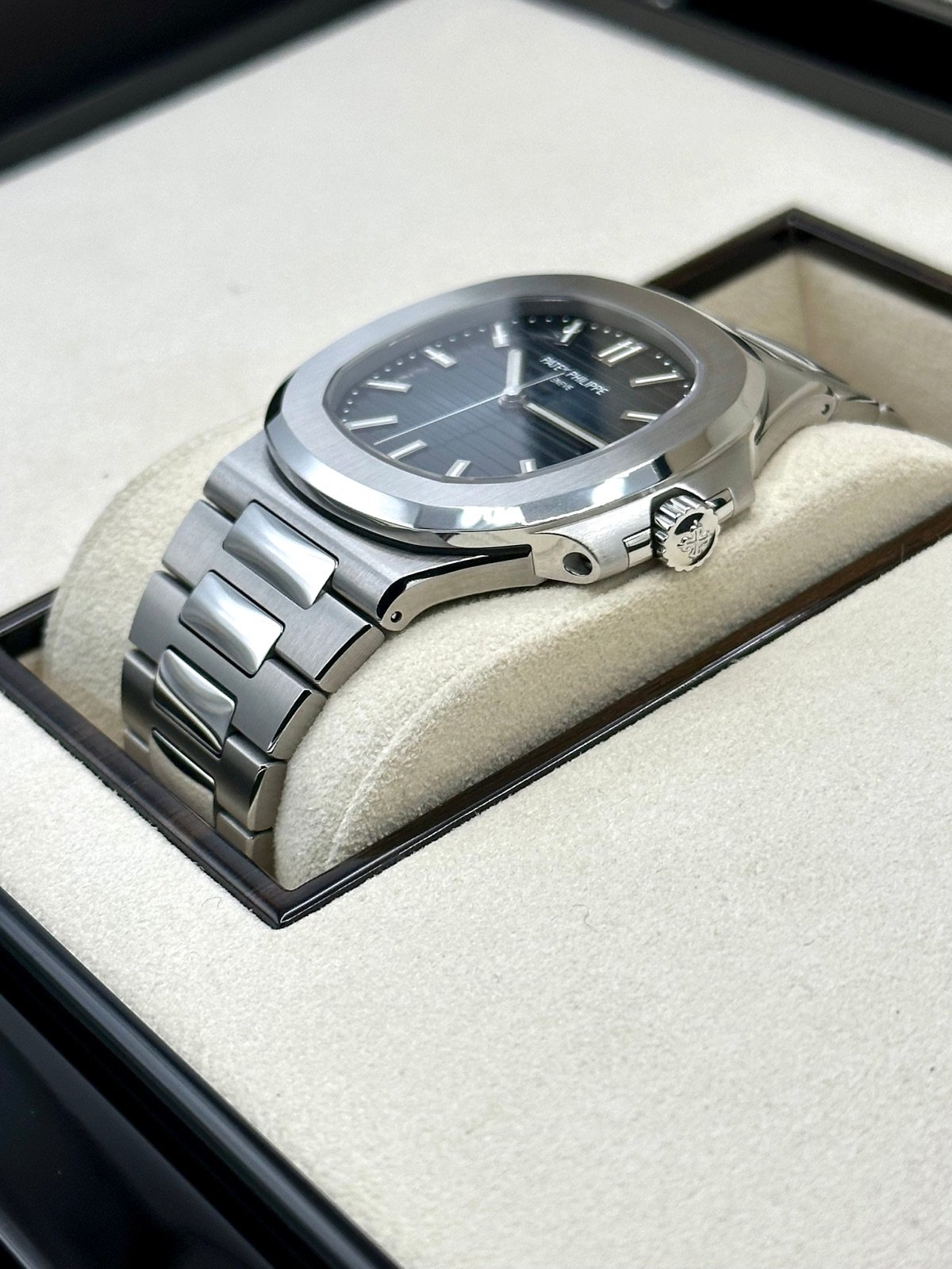 Patek Philippe 40mm 5711/1A-010 Nautilus Stainless Steel Blue Dial - Image 6