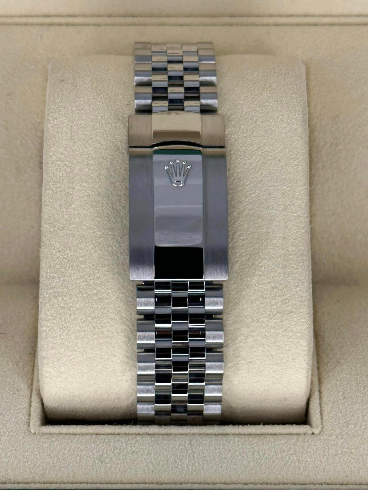 2023 Rolex Datejust 36mm 126234 Jubilee Wimbledon Dial - Image 2