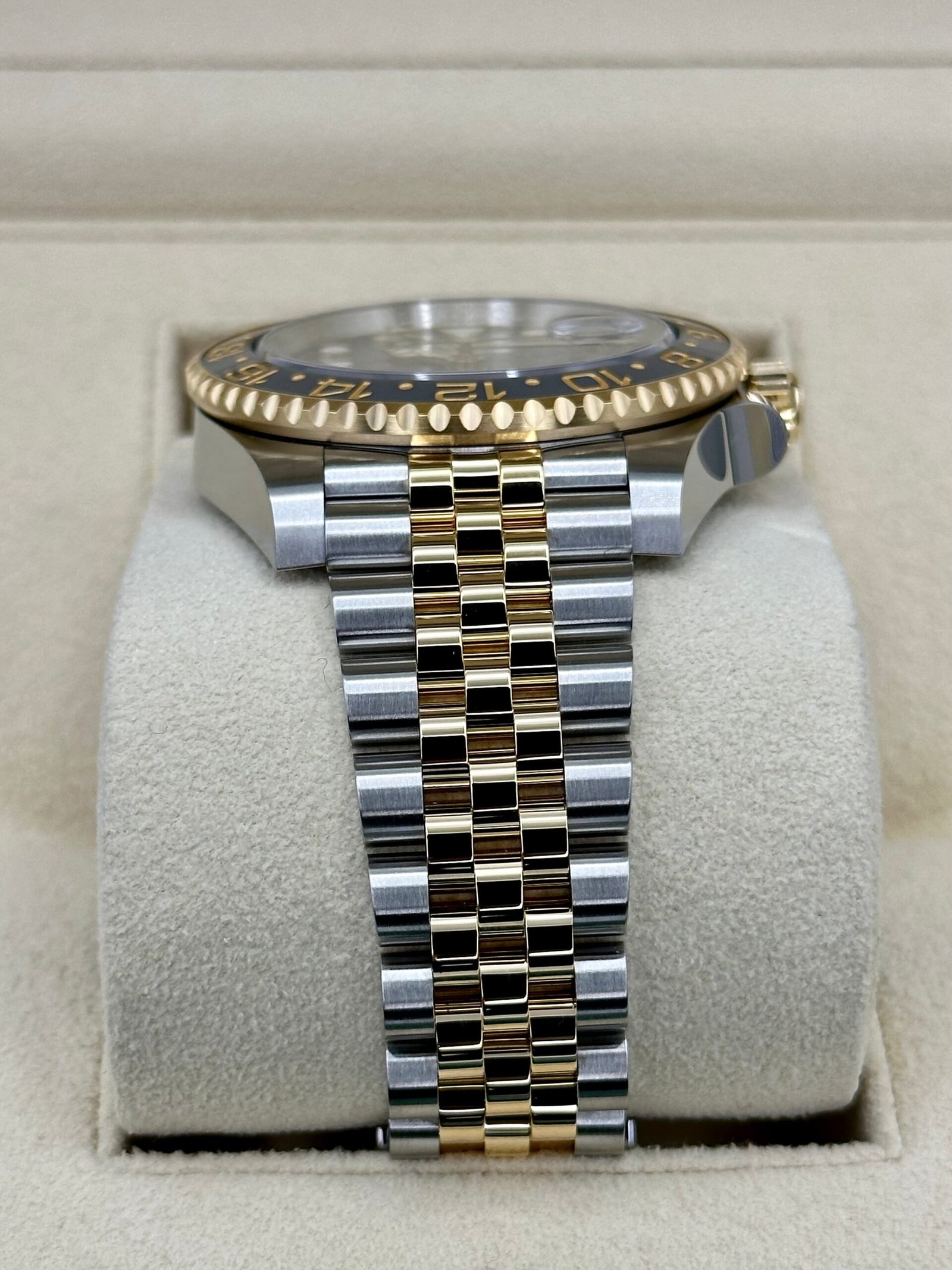 2023 Rolex GMT-Master II 40mm 126713GRNR Two-Tone Jubilee Black Dial (Unworn) - Image 4
