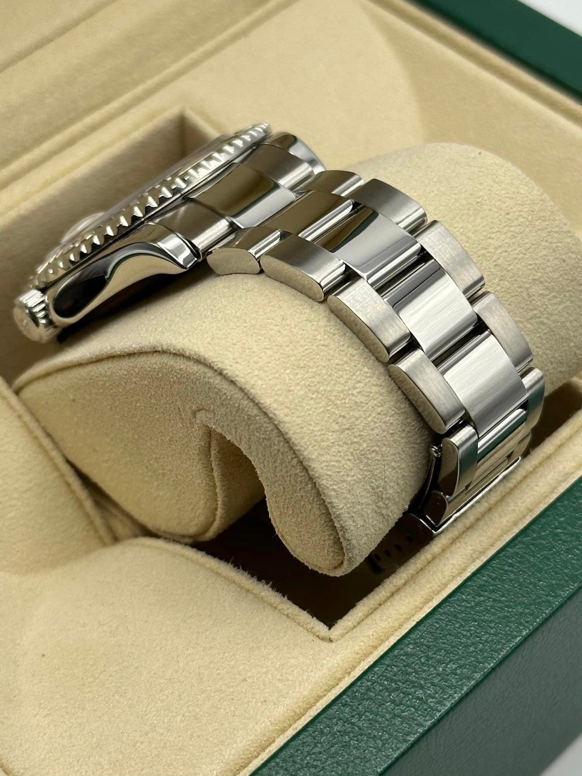 Rolex Yacht-Master 40mm 16622 Platinum Bezel and Dial - Image 5