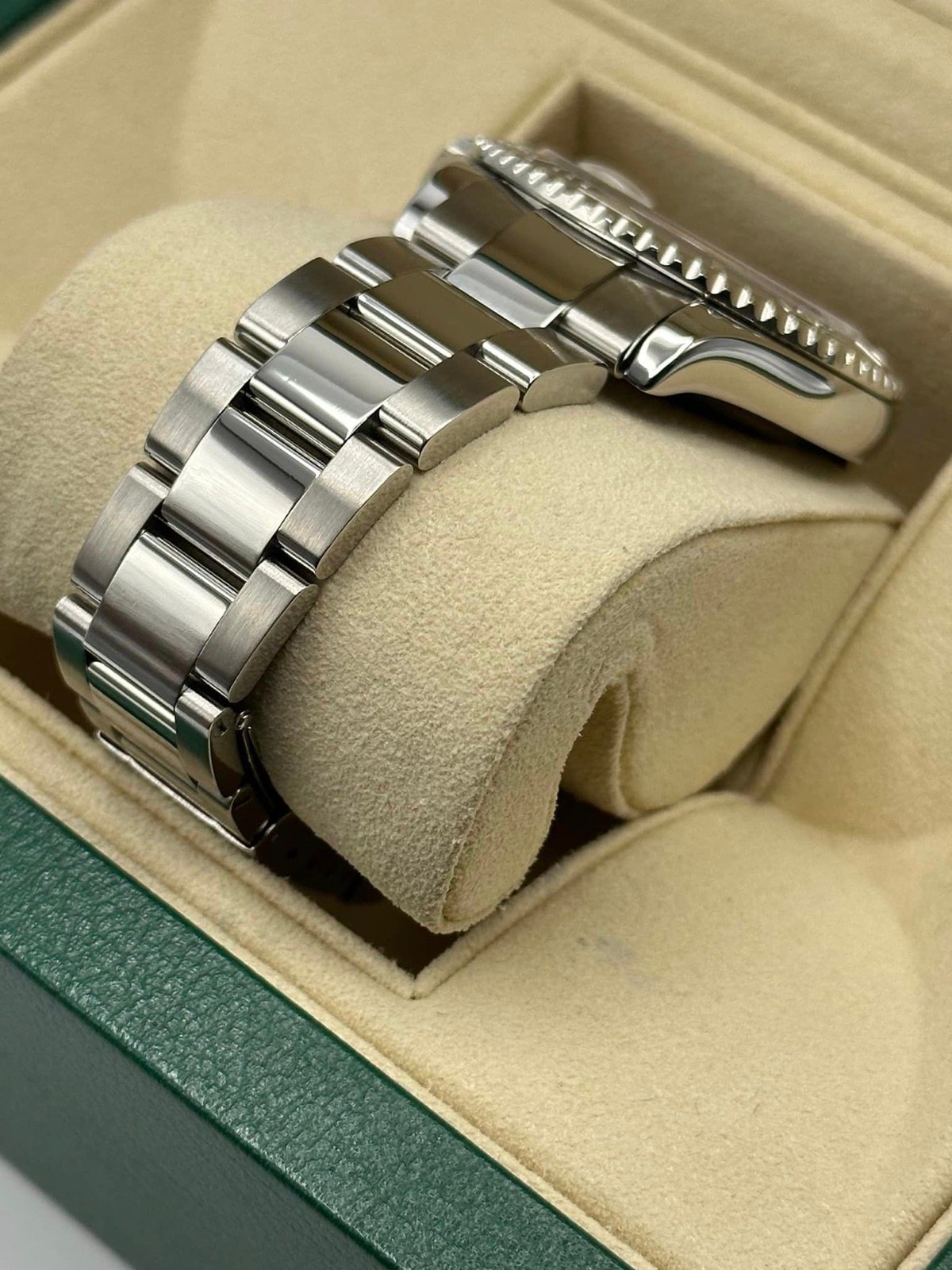 Rolex Yacht-Master 40mm 16622 Platinum Bezel and Dial - Image 8