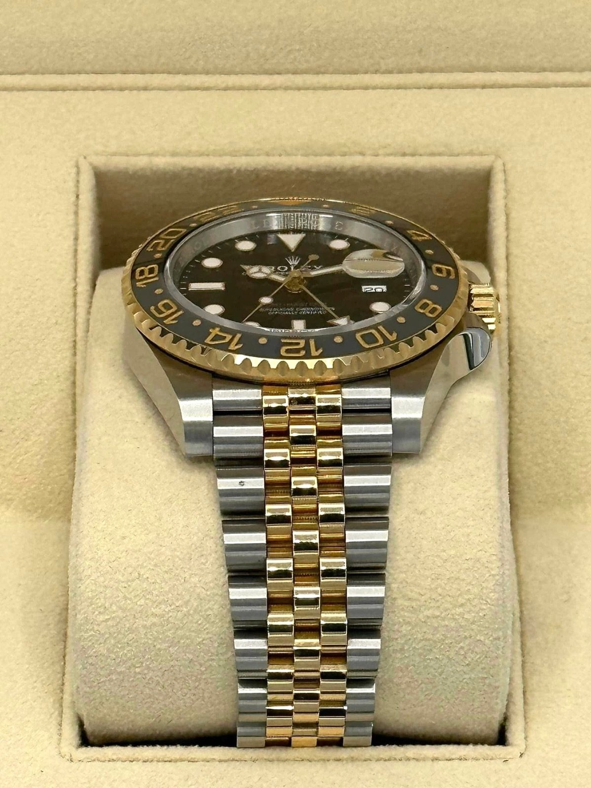 2023 Rolex GMT-Master II 40mm 126713GRNR Two-Tone Jubilee Black Dial - Image 9