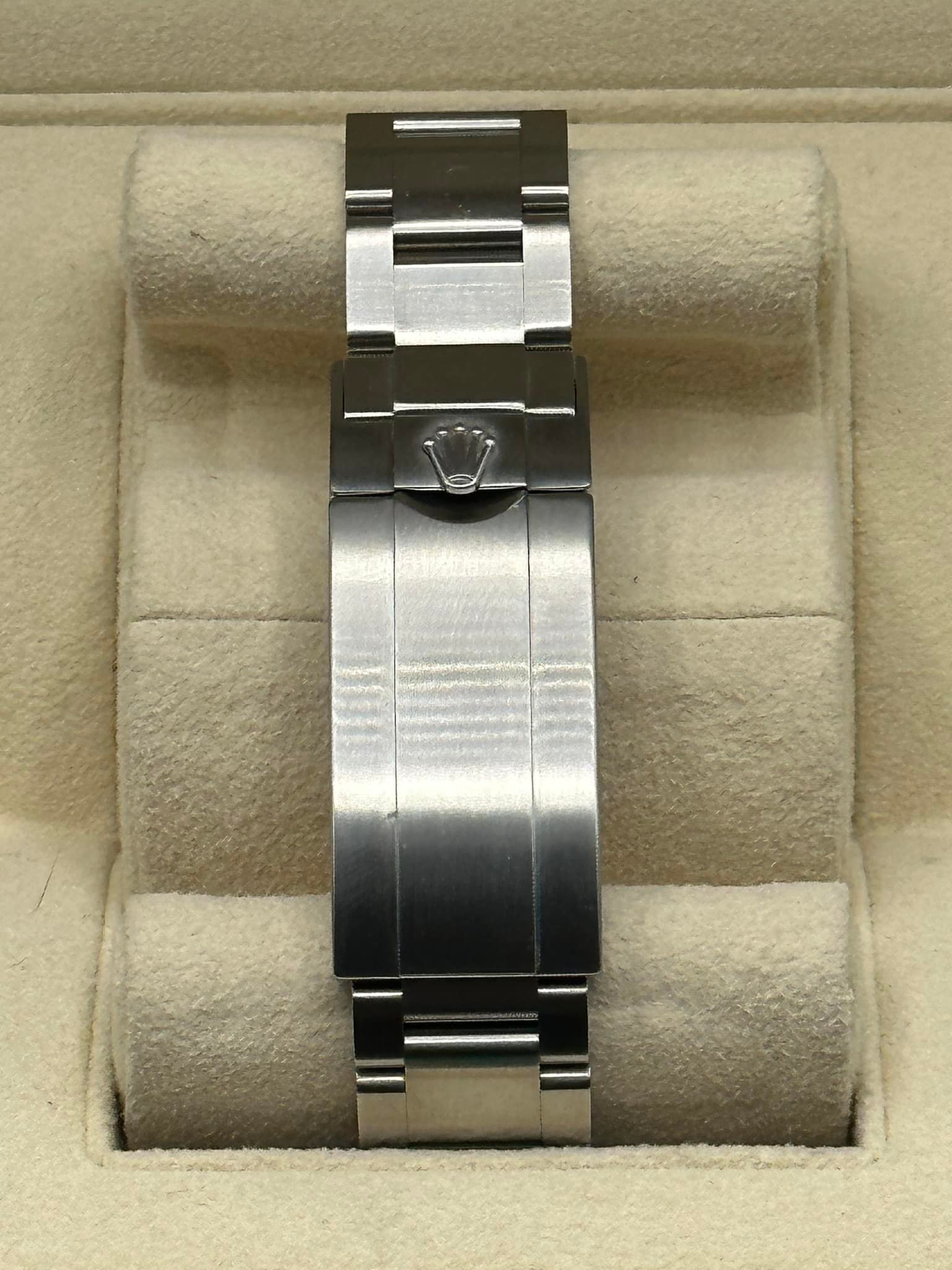2016 Rolex Submariner “Hulk” 40mm 116610LV Green Dial - Image 2
