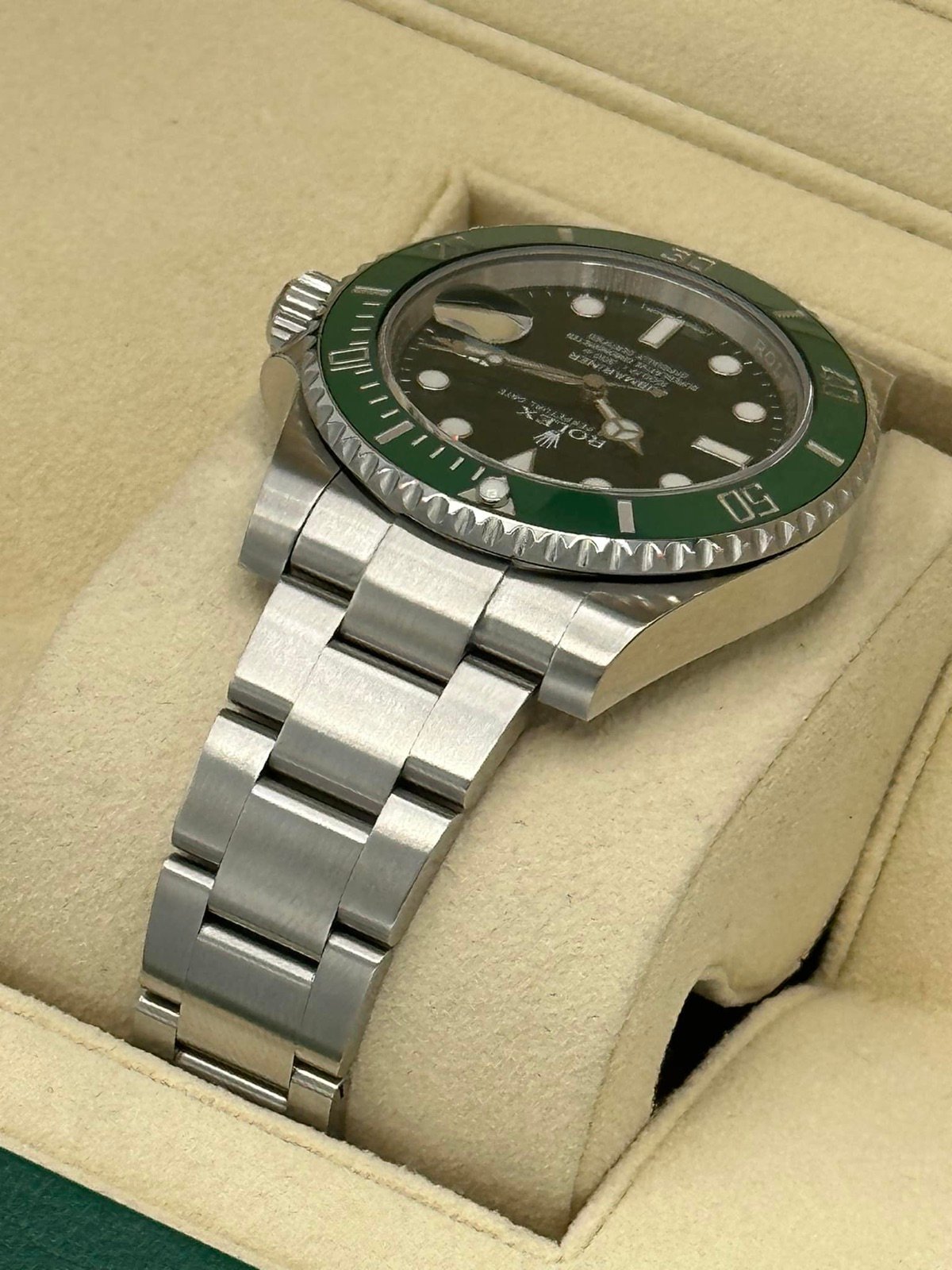 2016 Rolex Submariner “Hulk” 40mm 116610LV Green Dial - Image 5