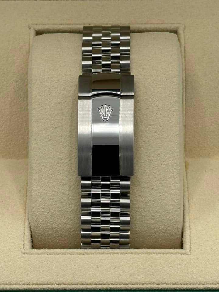2021 Rolex Datejust 41mm 126334 Jubilee Wimbledon Dial - Image 2