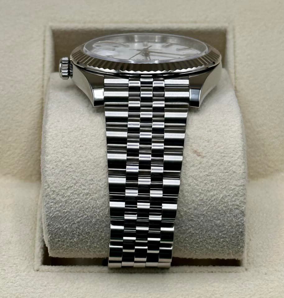 2017 Rolex Datejust 41mm 126334 Jubilee White Stick Dial - Image 4