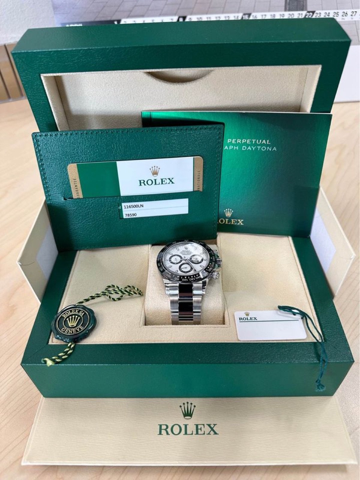 2014 Rolex Submariner “HULK” 40mm 116610LV Green Dial - Image 7