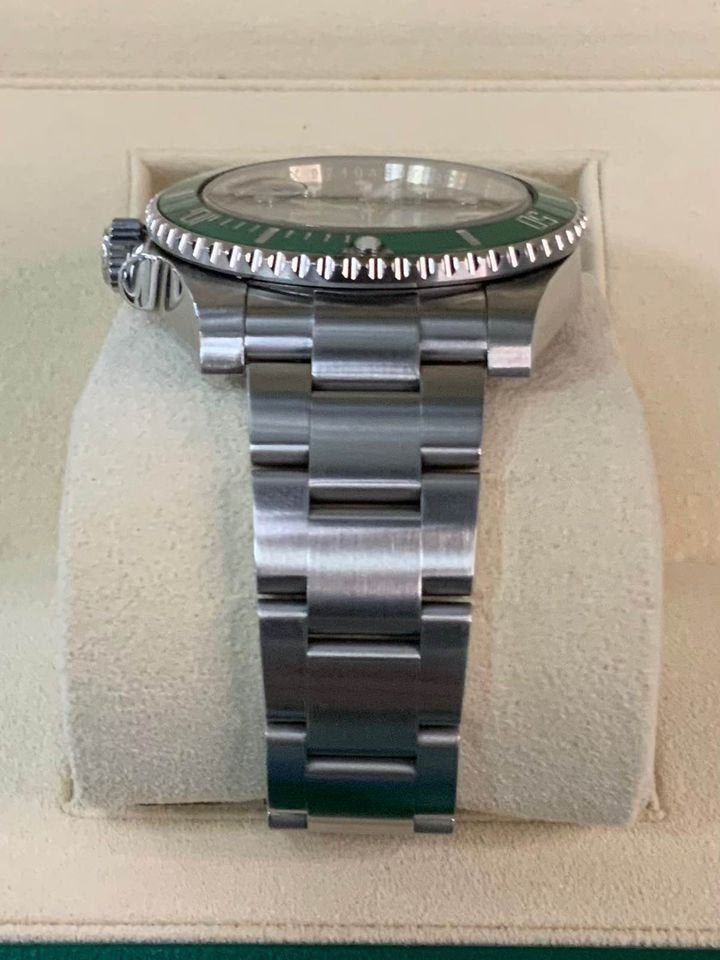 2012 Rolex Submariner “Hulk” 40mm 116610LV Green Dial - Image 3